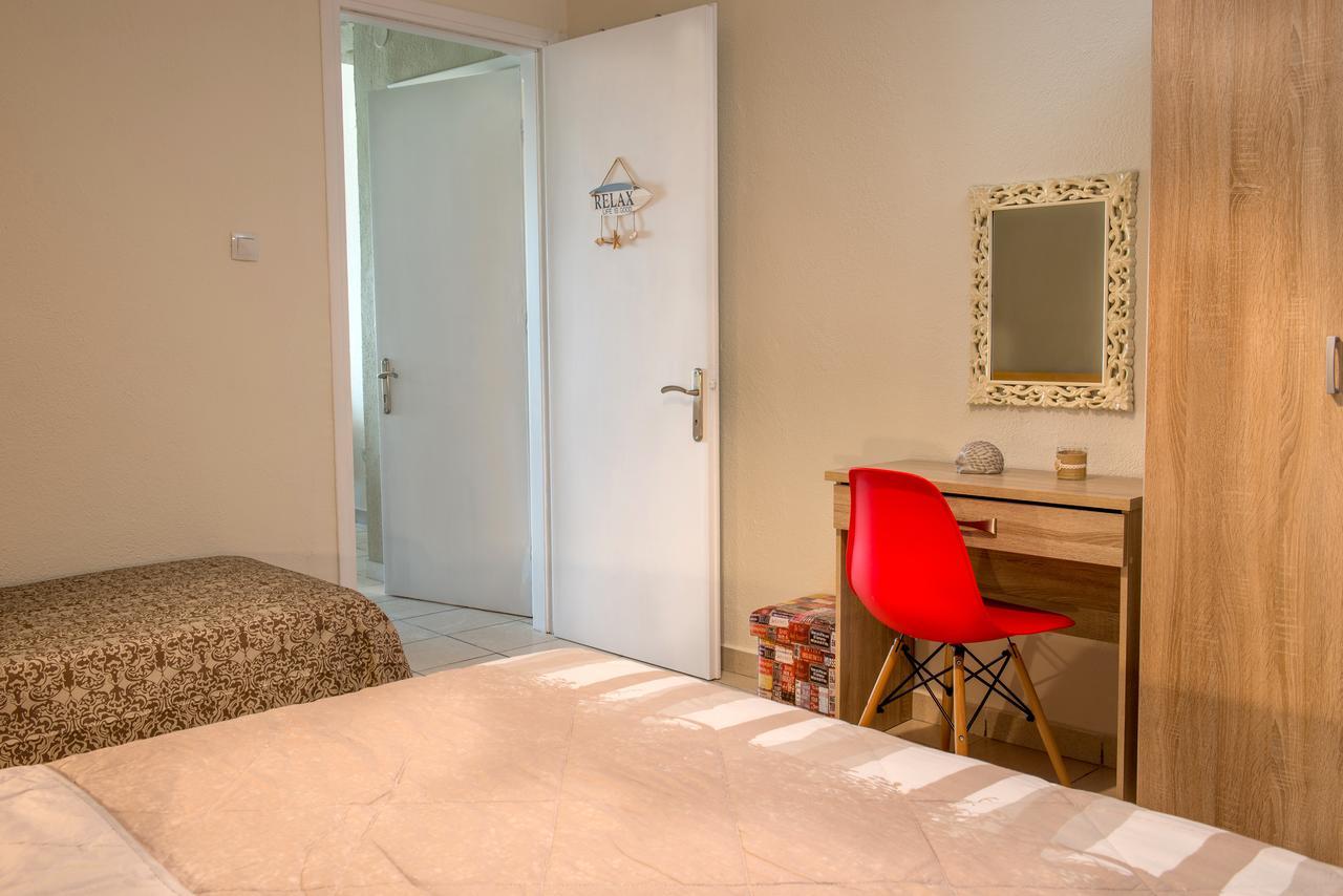 Varka Apartment Makrygialos Bagian luar foto