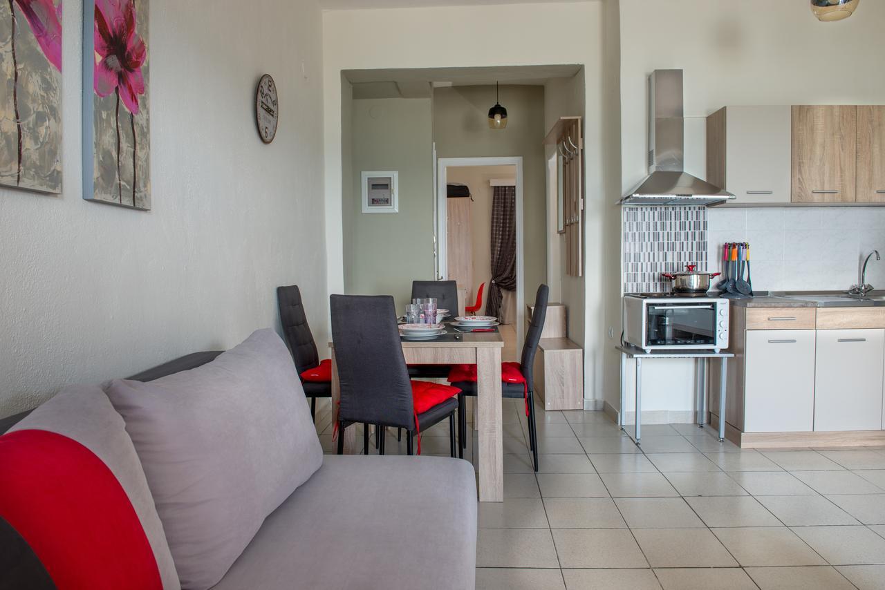Varka Apartment Makrygialos Bagian luar foto